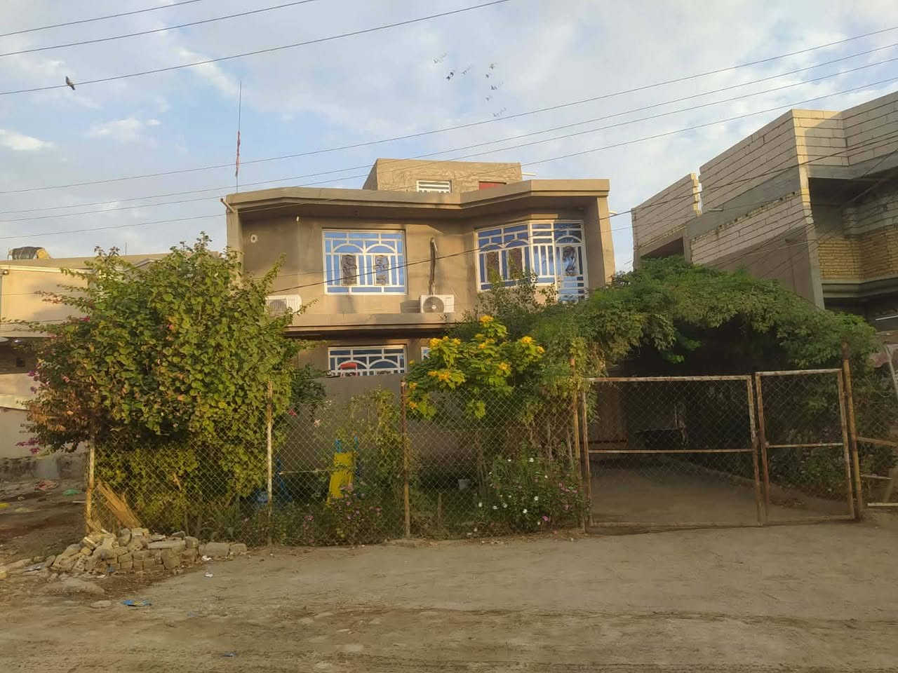 🏠 / #دارللبيع

 دار ركن 

 مساحة 100م طابو زراعي سند25 

الطابق الاول/ مطبخ . أستقبال. هول . غرفه . مجمع صحيات. 
 
الطابق الثاني /غرفتين . كلدور .مجمع صحيات

🌎 #الموقع شارع80

خلف الحوم سفينة نجات 

          (عرض الشارع 10م)
           
للأستفسار اكثر  
***********
***********
 #عنوان المكتب ع شارع 80
