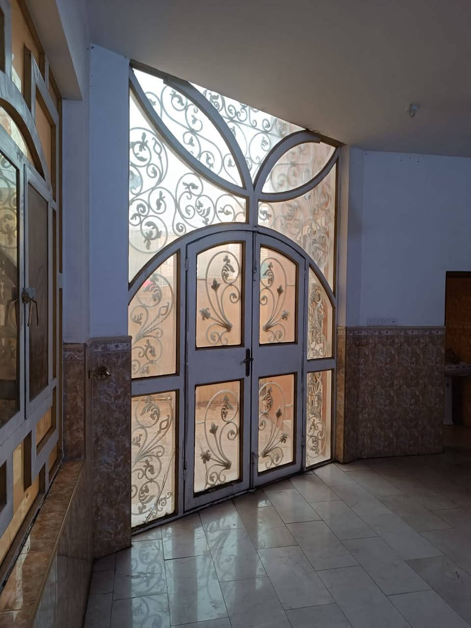 دار للبيع
في حي السلام  منطقه ٦١ الف
 مقابيل مدرسه الموهوبين مفتوحه على شارعين شارع المطبات و شارع ١٥ مال المدارس 
١٥٠م طابقين ٣ غرف نوم 
بناء درجه اولى مال جناي  ابواب صاج 
بناء صب كونكريت مسلح 
للاستفسار الاتصال 
*********** 
أو زيارة-المكتب الشراع للعقار حي السلام سايدين ابو الدجاج 

.
.
.
.

#للبيع #بيوت #عقارات #بيع_شراء #دار_للبيع #عقارات_العراق
