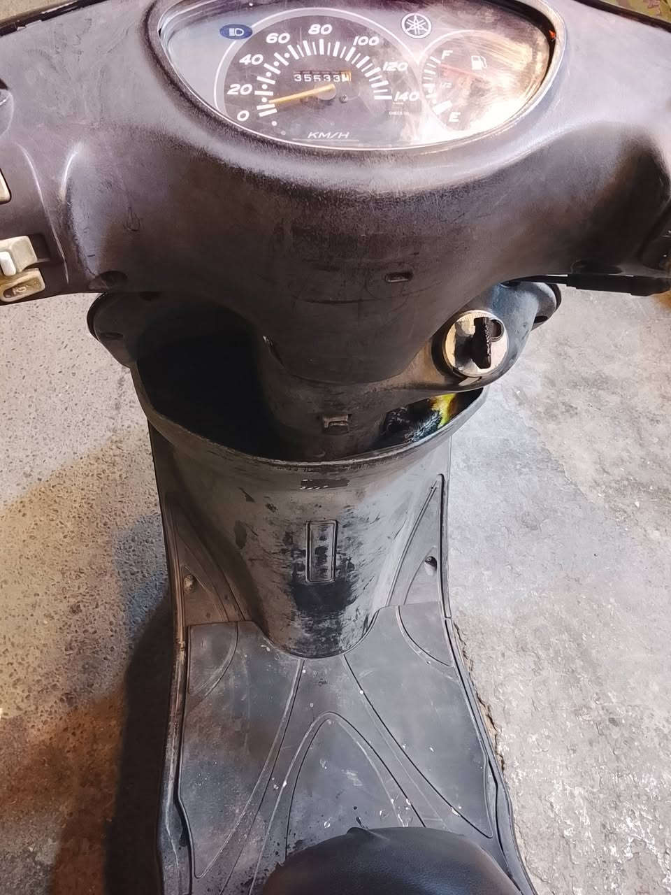 دراجه لكزس مقفوله كفاله عامه لون اسود ماكينه مقفوله كهربائيات شغاله سلفندر اوراقه الرقم فريق ***********
