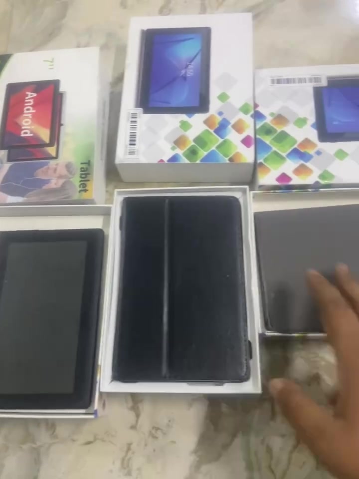 السلام عليكم التفاصيل داخل الفيديو كلهم شغالات بس يطلب حساب سوق بلي خلي سعر وبل عافيه ذاكرتهم ٣٢شاحن تايب سي  حجم الشاشه ٧


**إذا كنت صاحب هذا الإعلان وتريد حذفه لأي سبب، رجاءا أرسل رسالة إلى الدعم الفني**