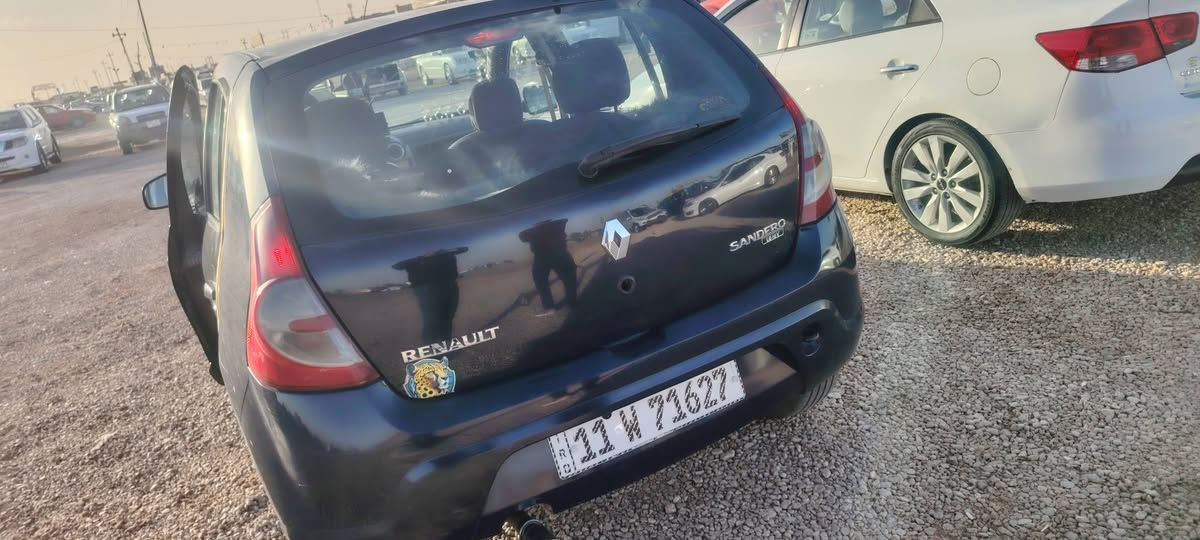 سياره رينو 2013 مكفوله كفاله عامه كير و محرك مكفولات سعر خاص  مكان رمادي ***********  و تصال عل واتساب
