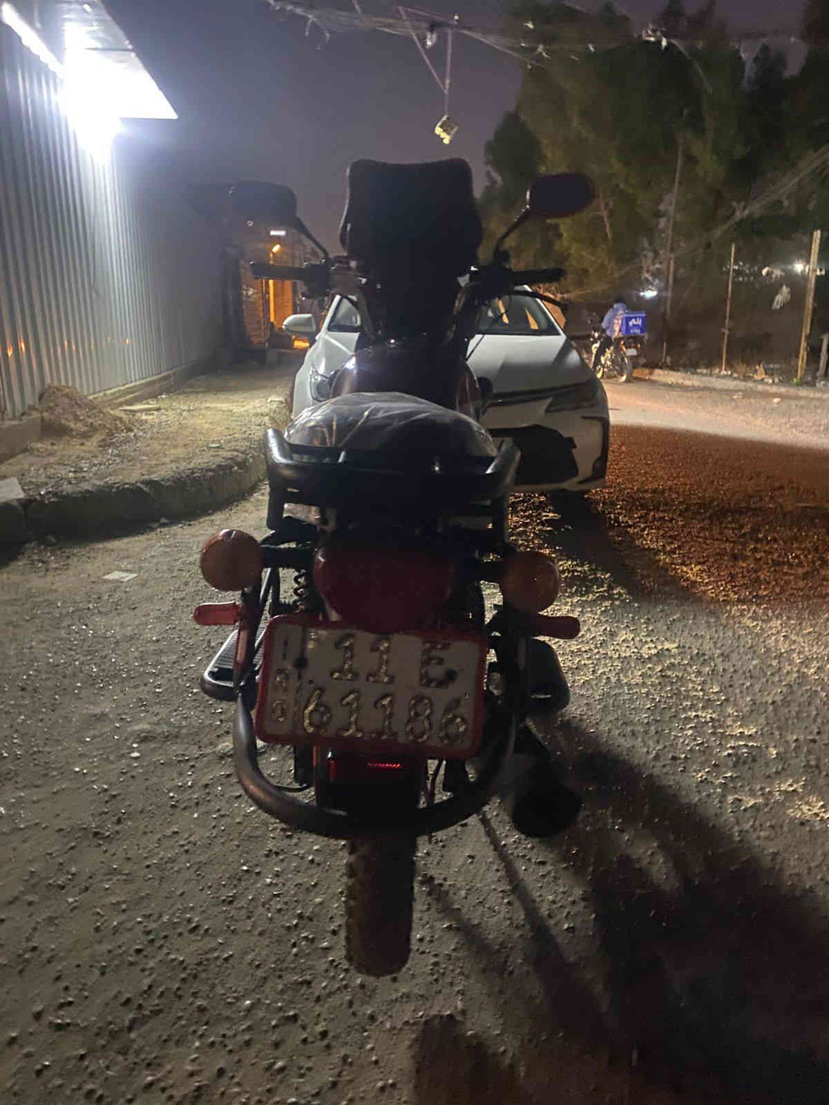 سلام عليكم دايون 2023شهر 8مرقمه رقم بغداد بسمي داخله هزه جديده دراجه خير من الله نكره سلف محرك مكفول كفاله عامه مثل ما شوف بل صوره كهربائيات كلها شغالة دراجه مال جناي المكان بغداد حي جهاد السعر 2700 وبيهة مجال الرقم ***********
