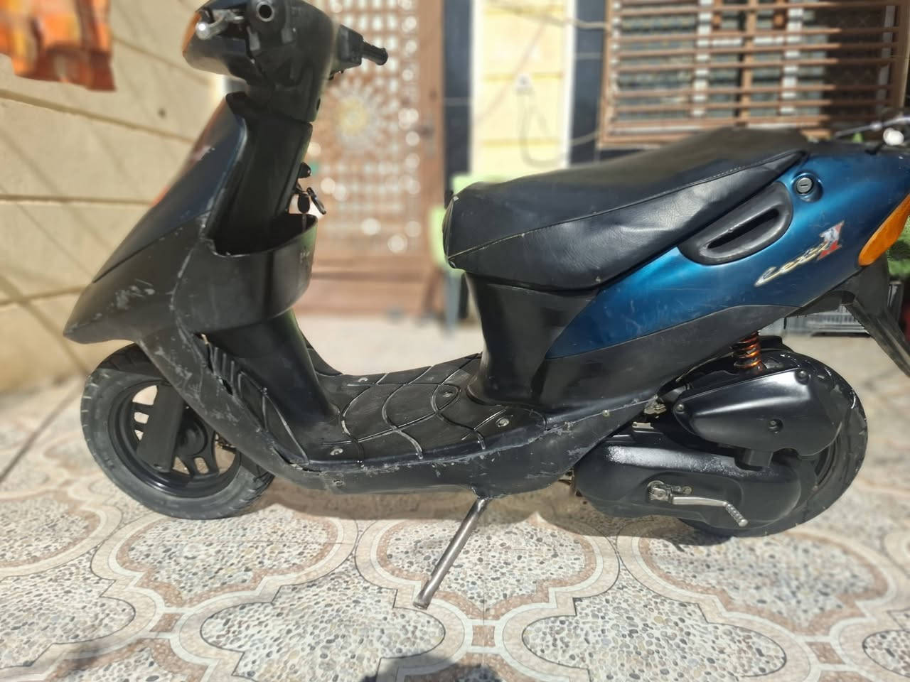 السلام عليكم دراجه ساسوكي للبيع الدراجه نضيفه المحرك نضيف ناعم بيها بك لايت لايت امامي جديد يشتغل ناقصه بس سلف السعر ٢٢٥ قفل الرقم *********** الموقع تكريت
