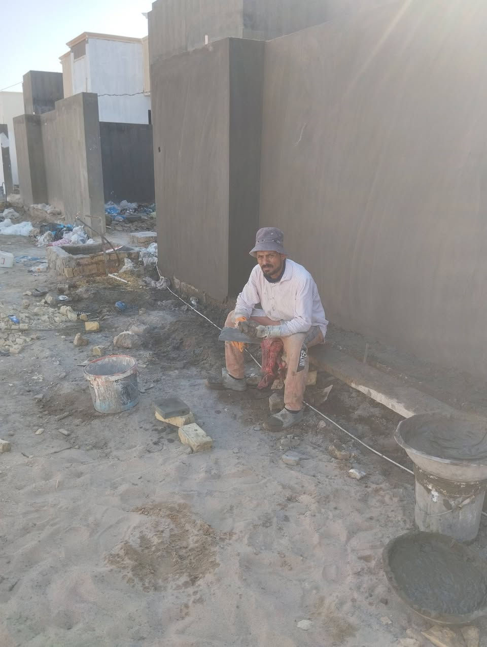 سلام عليكم 
متفرغين لأي عمل 
عملنه على اليزر والكبان حسب طلب ابو البيت 
لباخ سمنت 
صطار جص 
بورك درجه اولى 
نثر خشن وناعم 
طلس سمنت وكذلك بماده 
تقطيع سمنت واجهات
بالخدمه/ عملنه يومي وقطعي وعلى المتر 
هذا رقمي/***********
