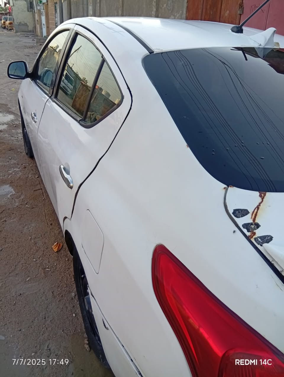 نيسان سني هندي بليته زرگه  بيه جاملق ايسرخلفي مبدل مكينه كسر كارتون موديل 20 السعر 75 وبيها مجال مكاني البصره حي الأحرار اتصال سنويه خلصانه بشهر الخامس ***********
