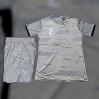 ١٠ قطع • توصيل • ملابس