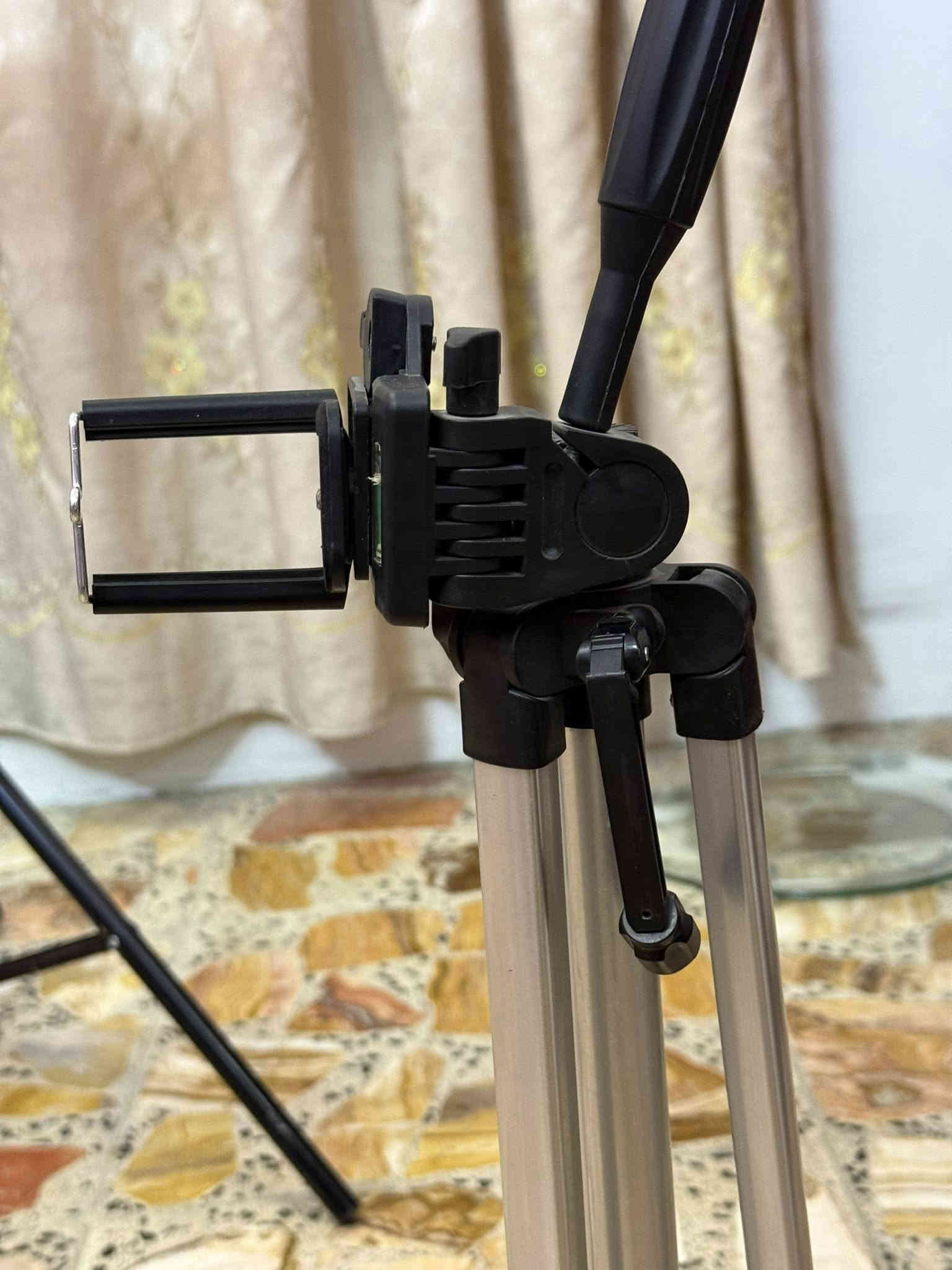 الستاند تصوير سعر 7 وبي مجال

مايك لاسلكي من ماركة boya  تحويلته تايب سي نضيف جداً سعر 40 وبي مجال قليل 

مايك سلكي واير من ماركة boya  تحويلته أواكس الاصلي سعر 17 الف وبي مجال انشاء الله

المعدات كلش تضيفة استخدام قليل جدا

للتواصل  خاص 

او الاتصال على هذا الرقم 

:***********

مكاني كاضمية او كريعات
