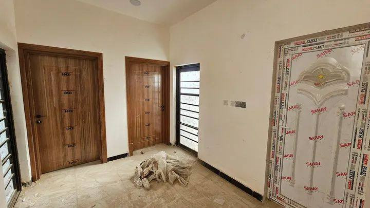 بيت للأيجار
160 متر غرفتين  واستقبال ومطبخ وصحيات وكراج وحديقه 
زيرو استلام شركة  
كامل الخدمات ( ماء ،كهرباء ، انترنت ، تبليط )
الايجار   400 مقدمه 3 اشهر 
جاهز للسكن 
***********   (يتوفر واتساب)
