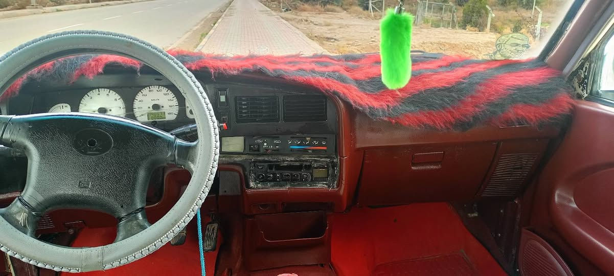 السلام عليكم للبيع سياره نوع دير موديل 2007رقم قادسيه شرط التحويل سنويه لحد 2026/11/16تنتهي كير ومكينه وشاصي وكسل مكفولات كهربائيات كله شغال وجاهز صدر جديد تخم تاير امامي خلفي السيارة داخل جديد بطاين جدد كشنات مغلفه باتري جديد بيه خياسات ومعمره رباع البوب فقط السيارة احله من الصوره مكان السياره واسط الزبيديه لاستفسار اتصال على الرقم التالي ***********
‏‪0783 055 8258‬‏السعر40وبيه مجال بصيط
