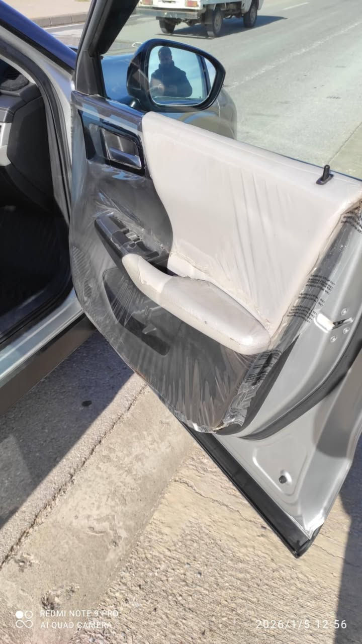 میتسوبوشی ئاوتلاندەر مۆدێل ٢٠٢٢ مواسەفات ئەمریکی  فول مواسەفات ( بلاک توب + ناو کرێمی + سەقف پانۆڕاما + دەبڵ ئەکسل + پێنج دوگمە + بەسمە و شەغال + ویل کرۆم ) نیودەرگەی پشتی سەیاق بۆیاغە بێ ناوگرتن + یەک جێی بچوکی ساردە سەیارەکە زۆر  و جوانە یەک دەستە زۆر کەم ڕۆشتووە  (٣٨هەزار ) کیلۆمەتر ڕۆشتووە ، نرخی (٢٣٠ ) مەعامەلەکی کەم ..
***********
