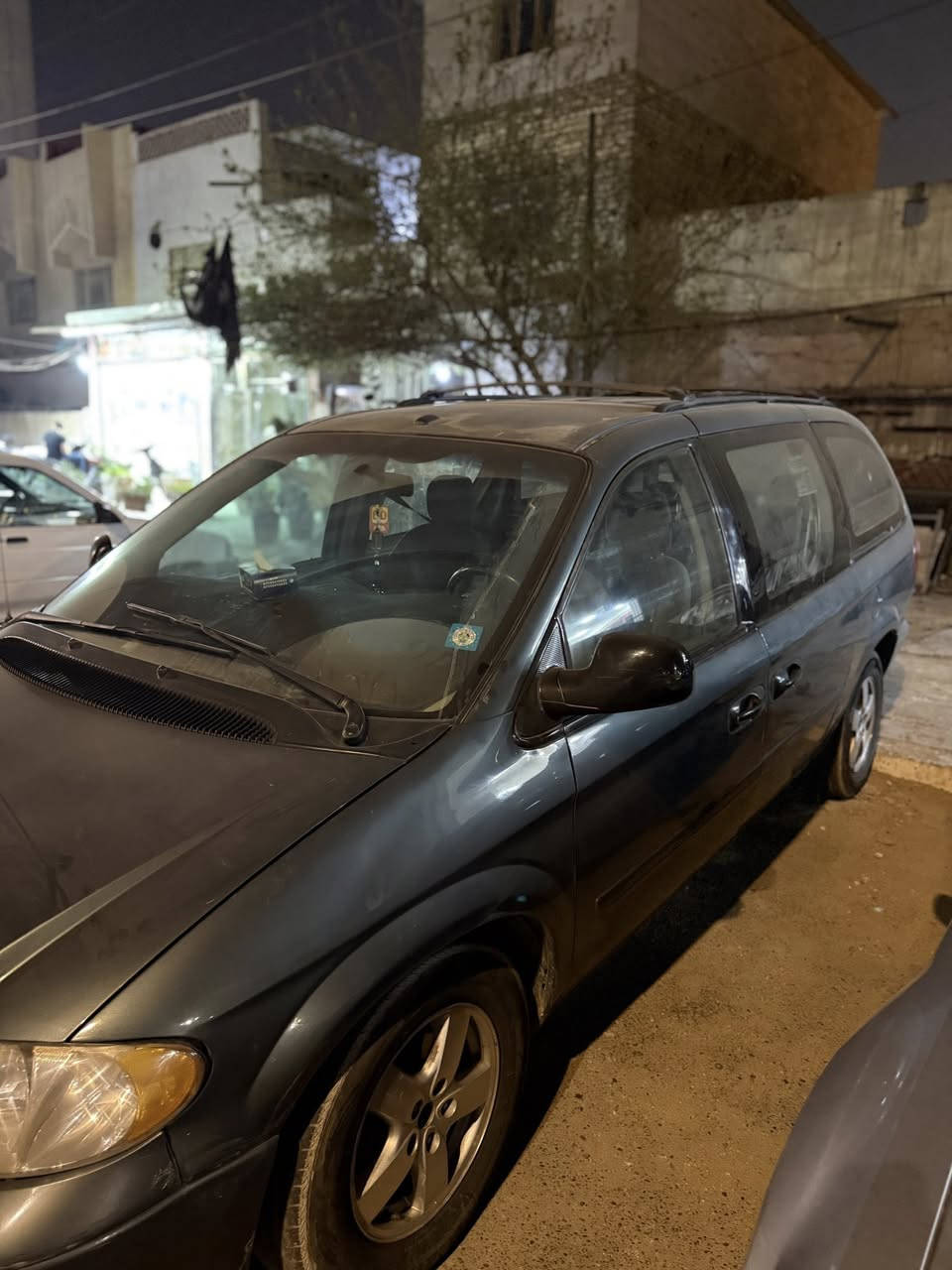 سلام عليكم 
دوج كرفان موديل 2007 شاصي طويل 
سياره كامله من كلشي تبريد 3 قطع رقم انكليزي سيارة بسمي تحويل نفس دقيقة انطيك عقد مروري 
مكينه 3800 لايت زنون وداخل هم لد 
بيبان كهرباء وشفط وصندوك كهرباء وصندوق هم
شاشه اصليه وتربط بلوتوث وكاربلي بيه ويز تحدد لكيشن
بين قوسين سياره خير من الله شكد ماسولف بعد بيه وبل شوف احلى لان سيارة ممغسوله وصور مبينه
المكان كاظميه سياره معروضه ب85 
تجي وتشوف ومنختلف الرقم ***********
