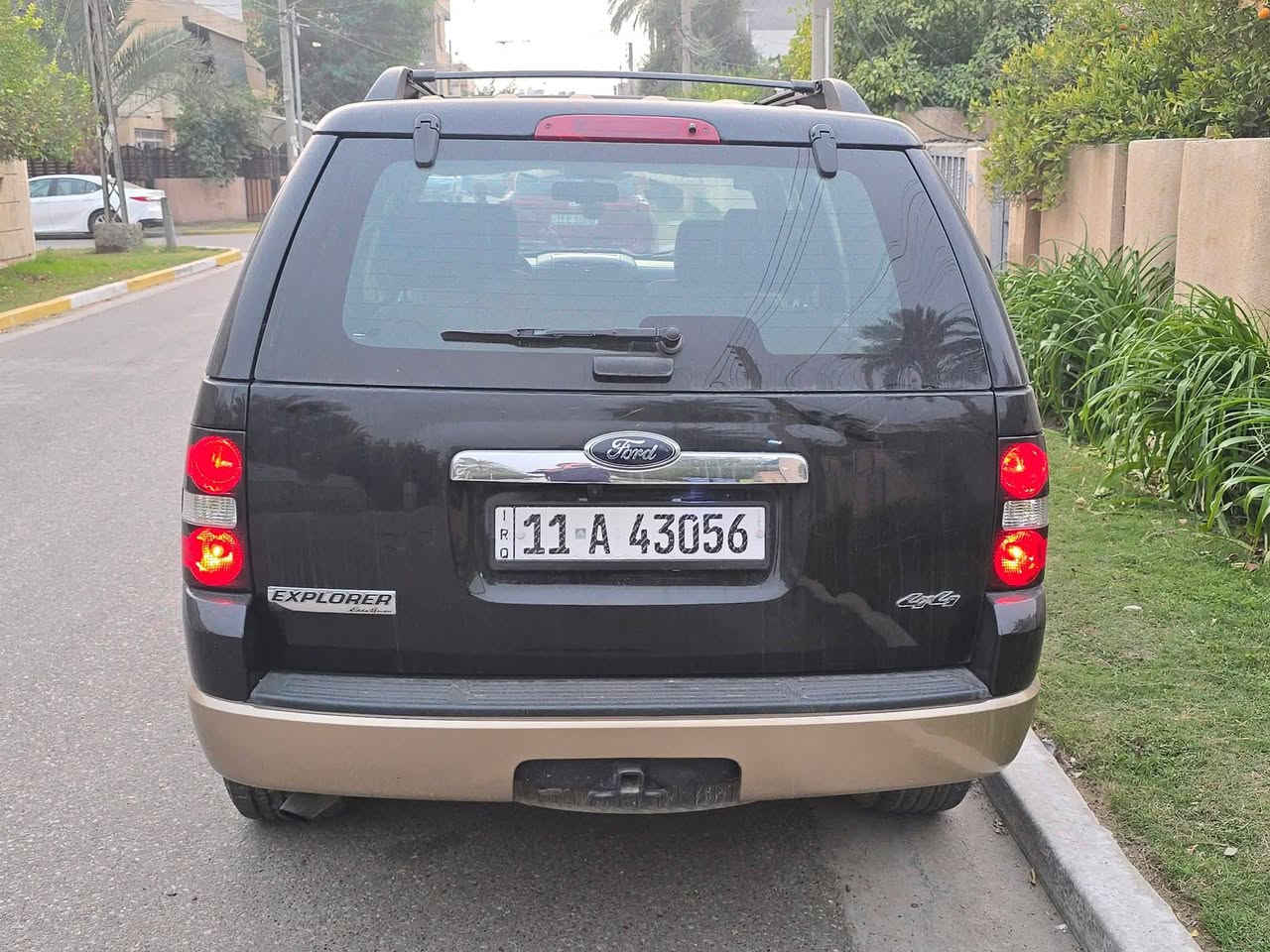 فورد اكسبلورر 2008 وارد امريكي لمتد ادشن اصدار خاص
مكينه سته سلندر 

كير مكينه مكفولات مبلات جدد 
صدر جديد 
سبعه راكب 
قطعتين تبريد 
كشن سايق كهرباء 
تحكمات ستيرن
شاشه + كاميرا
سلايد جلد 

السياره جاهزه بيها صبغ رشات بسيطه

السعر 99 قابل للتفاوض 

مكان السياره بغداد حي الاطباء بلجهاد قرب خدمي شارع المطار للتواصل ***********
