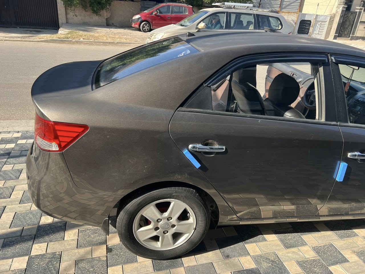 السلام عليكم سيراتو موديل ٢٠١٢ رقم سليمانيه الجديد 
تحولي ثاني يوم
بدون صبغ بدون حادث بيهه جراد بصيط قبق الجنطه
والقماره وبنيد بدون صبغ بدون حادث
كير محرك مكفولات
تبريد تدفئه شغالات 
كهربيات السياره علا البلاد بدون تجطيل 
السياره كلش حلوه بيهه بس الجراط بصيط
السعر ٩٥ وبيهه مجال
مكاني بغداد حي الجامعه
السياره بيهه سونار
***********
*********** واتساب
