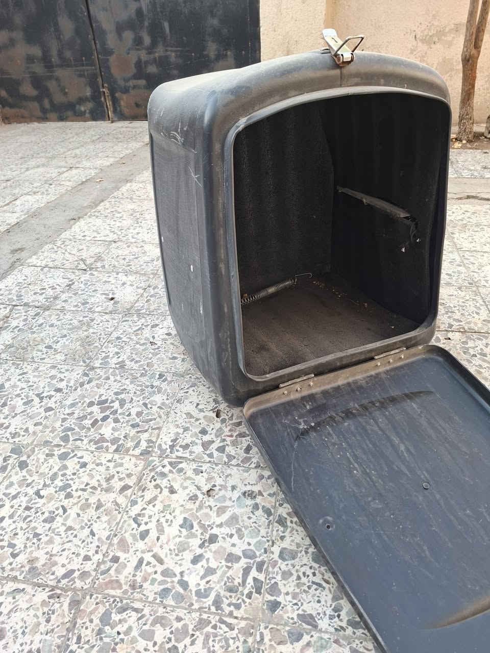 صندوق دلفري للبيع جديد استعمال اقل الشهر ***********
