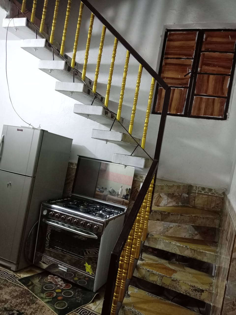 نص قطعه قطاع 28 / 72 متر
لبيت مدخلين ستقبال معزول وهول وغرفه وترك وصحيات
طابق ثاني / غرفتين وصحيات وهول 
بالاضافه بيتونه وسطحين امامي وخلفي
سعر / 130 مليون 
للاستفسار / ***********
