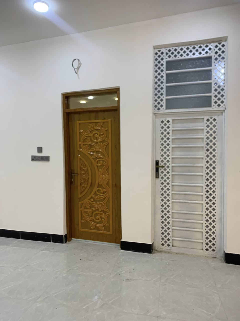 السلام عليكم بيت مساحه 200 جاهز للأخير بناء بلوك صب كونكريت الناصريه منطقه سبل ثانيه السعر ٦٢ وبي مجال ***********
