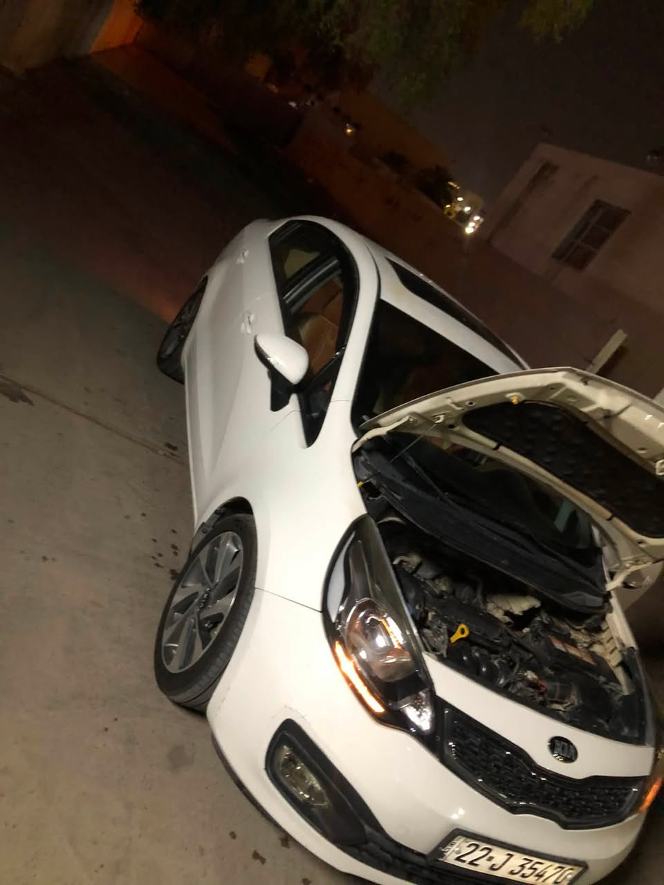 السلام عليكم 
كيا ريو 2014 خليجي 
رقم اربيل الجديد باسمي 
فول مواصفات 
سلايد 
مري شفط 
حساسات 
داخل مشمشي 
ويل حجم كبير 17 
ماشيه135 الف 
السياره حلوة ومابيها اي نقص الحمدلله 
بيها قطعه وحده صبغ جاملغ خلفي

رايدها 92 وبيها مجال 

مكاني بغداد الصالحيه وهذا رقمي ***********
