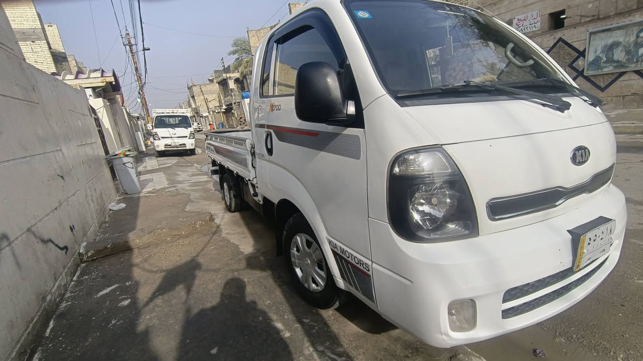 كيا بنكو موديل 2016  محرك 2700 بلادي
مكفولة كفالة عامة ضربة وكص وتبديل صبغ مكانات بصيطة 
شاصي مكفول 
محرك كير اكسن مكفول 
تبريد شقال 
تخم تاير امامي خلفي جدد 
حدادية جديدة
سيارة مامتعوبة علا وضع الشركة 
السعر 114  وبي مجال 
رقم بغداد  وطني تحويل مباشر. سنوية لغاية 27
مكاني بغداد مدينة الصدر الاورفلي 
رقم الهاتف ***********
