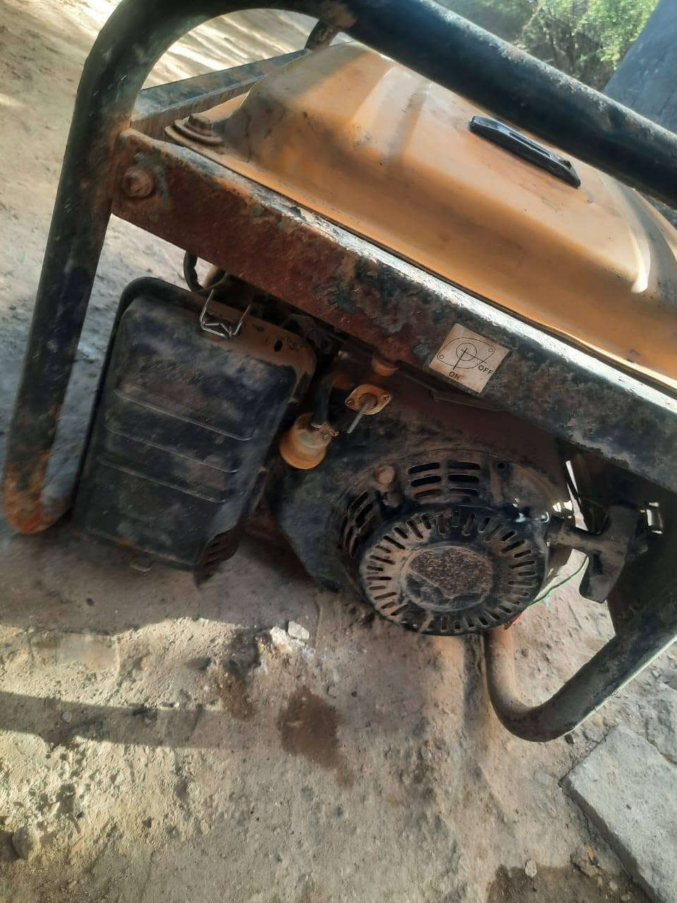مولده بانزين للبيع شغاله السعر ٧٥ وبيها مجال رقم الهاتف ***********
