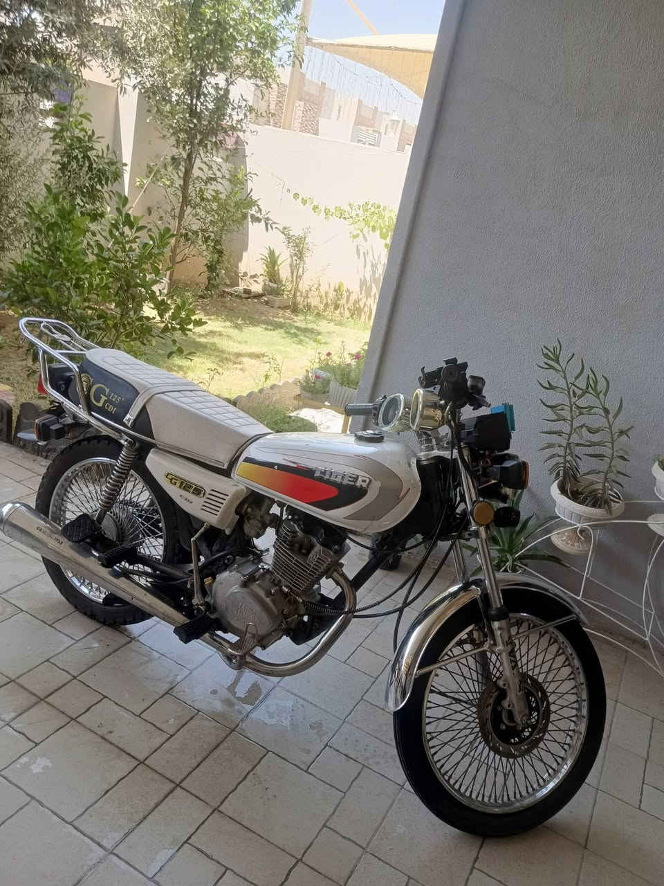 سلام عليكم ورحمه الله وبركاته دراجه موديل 21 شاصي 18 دراجه نشاط فول كهربائيات كامل شغال سعر 400 بي مجال رقم ***********
