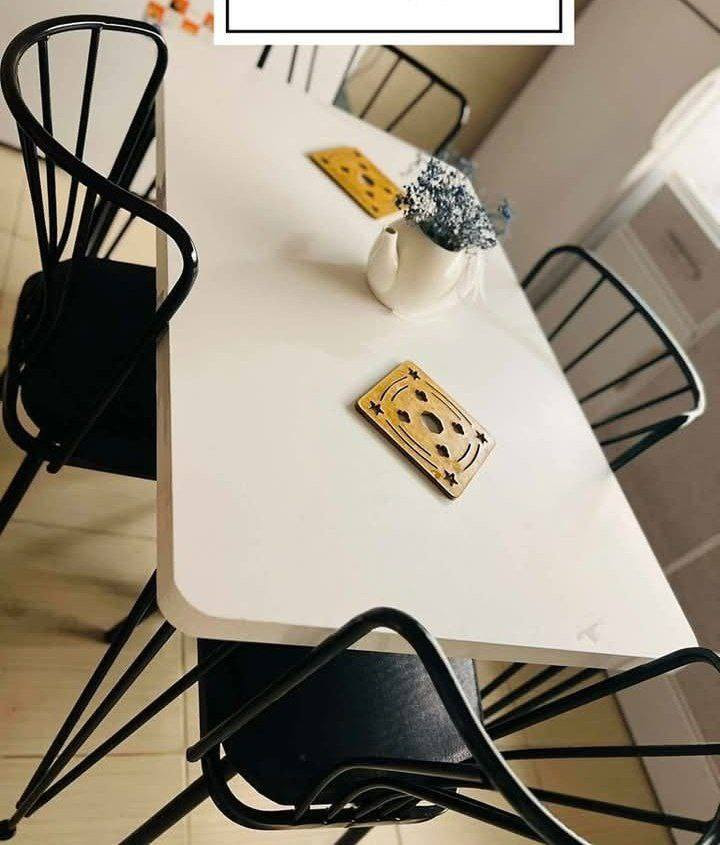 ميز طعام ٤كراسي  طول ١١٠ العرض ٨٠  
#السعر 125 مع التوصيل


**إذا كنت صاحب هذا الإعلان وتريد حذفه لأي سبب، رجاءا أرسل رسالة إلى الدعم الفني**