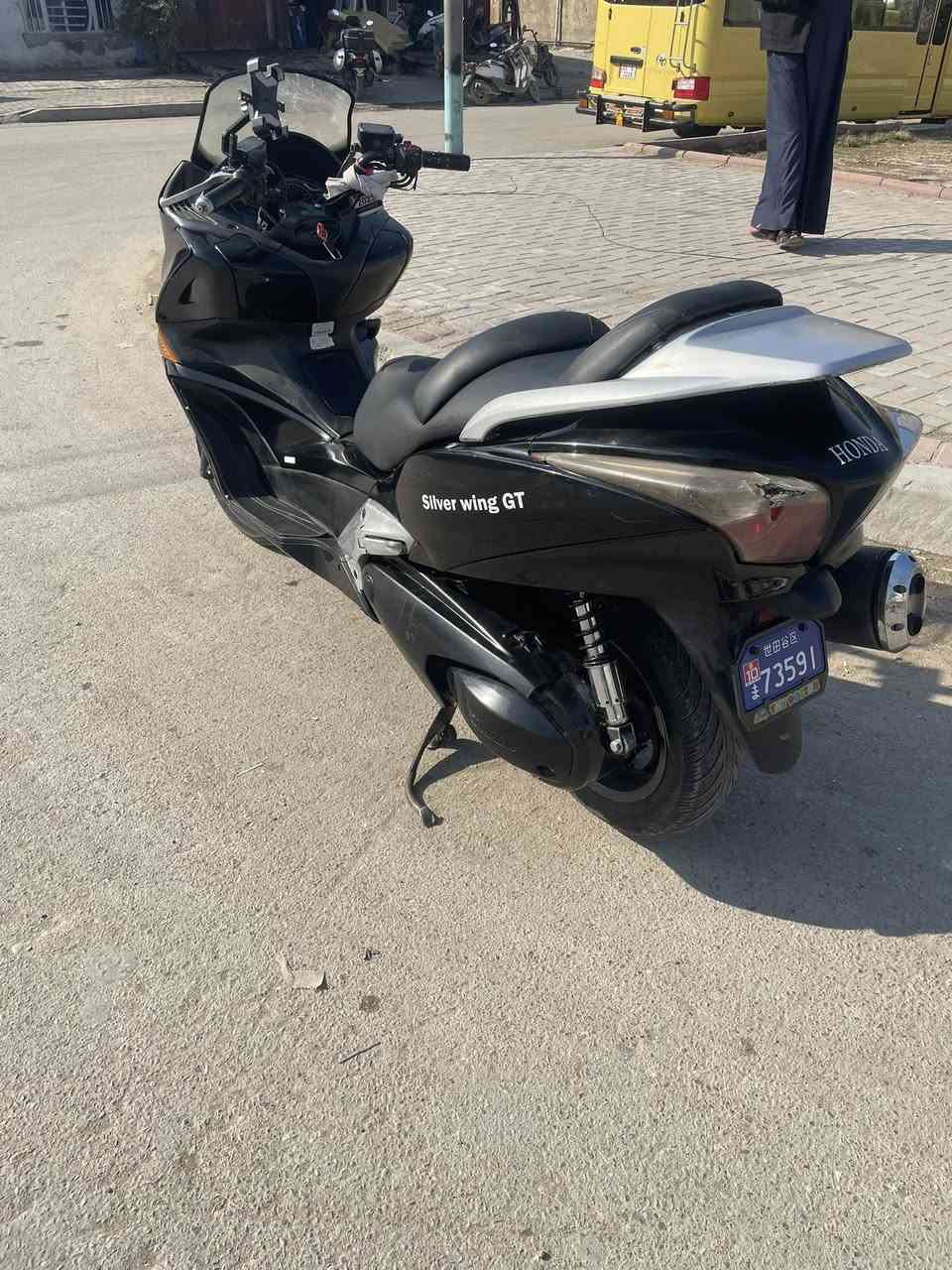 السلام عليكم دراجه سلفر جيتي ما ناقصه اي شي كامله شلعه معدل تشك الكاع دراجه دراجه فقط البك لايت بي كسر كهربائيات كلهة شغاله السعر مليون و900 وبيه مجال حق الجيه ***********
