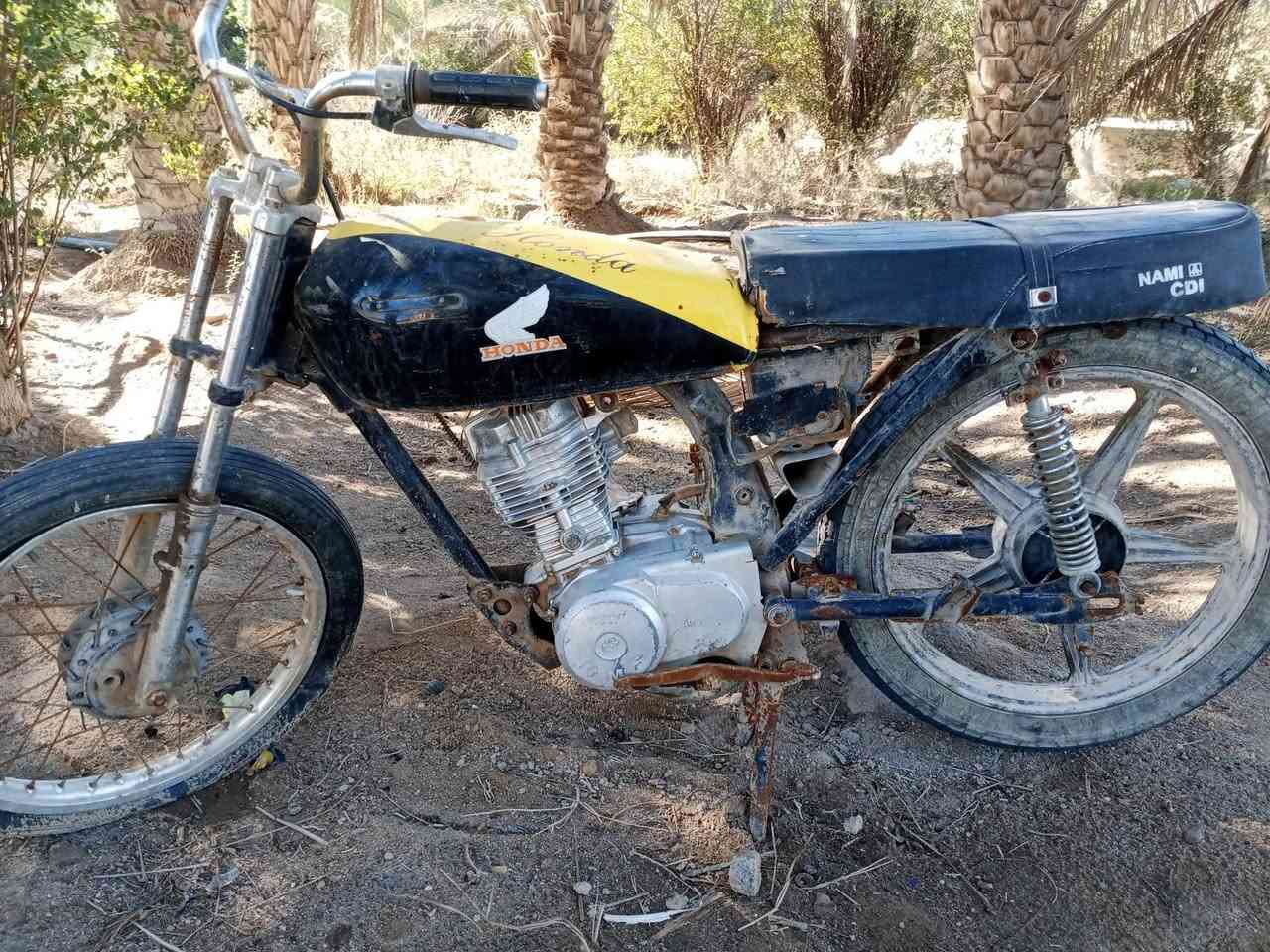 دراجه للبيع سعر ٨٠ وبيها مجال لتواصل ***********
