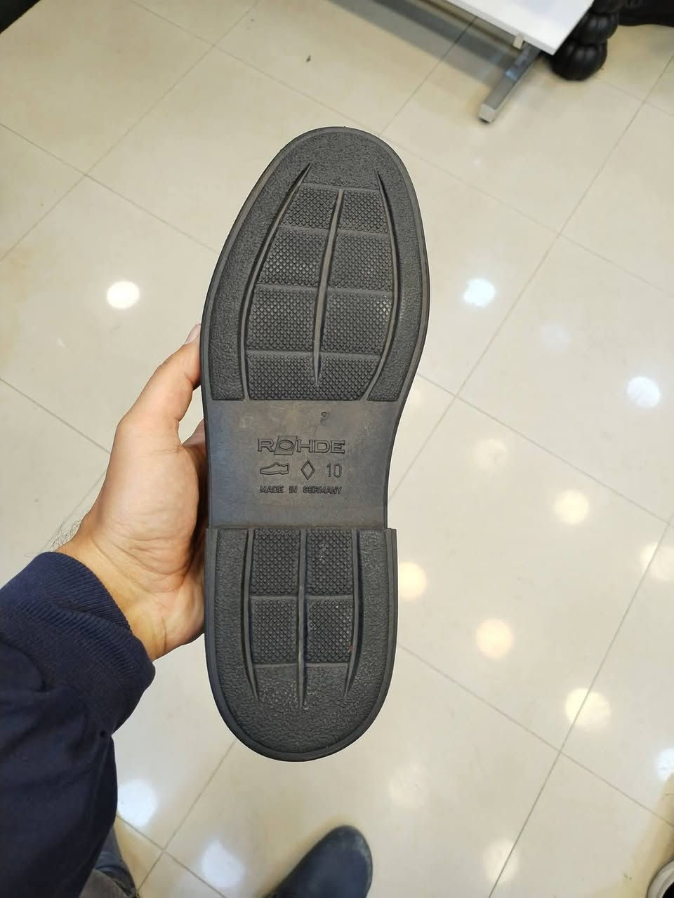 حذاء رسمي وكجول وطبي
صنع في ألمانيا غير مستخدم 
أصلي وكالة اورجنال 
قياس 44 طول القدم 28 سنتيم 
جلد طبيعي أصلي كليا 
قطعة راقية كجول ورسمي 
للحجز على خاص 
أو مراسلة واتساب ***********
توصيل لكل محافظات العراق
