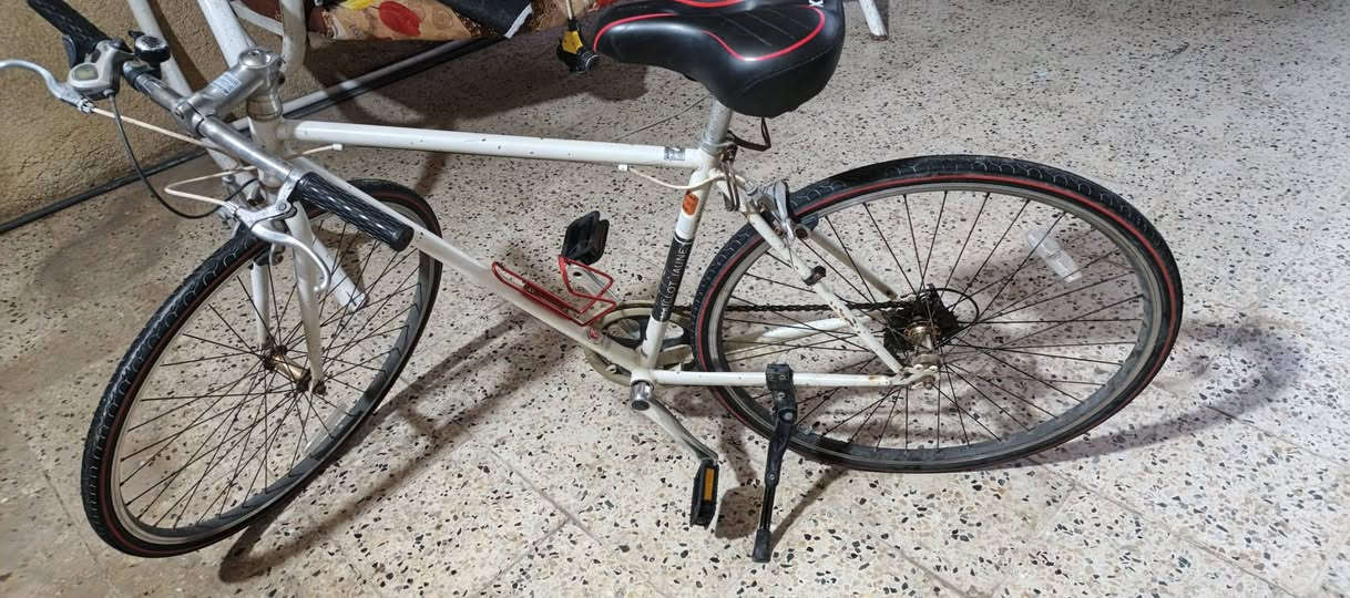 السلام عليكم متاح بايسكل رياضي ياباني اصلي گير وعكرب وسريع كلشي ما بي فول مواصفات الس. ع. ر خاص 
رقم الهاتف /***********
العنوان بغداد البياع سويب نهاية الكيات قرب اسواق ابو رشاد 
توصيل ماكو
