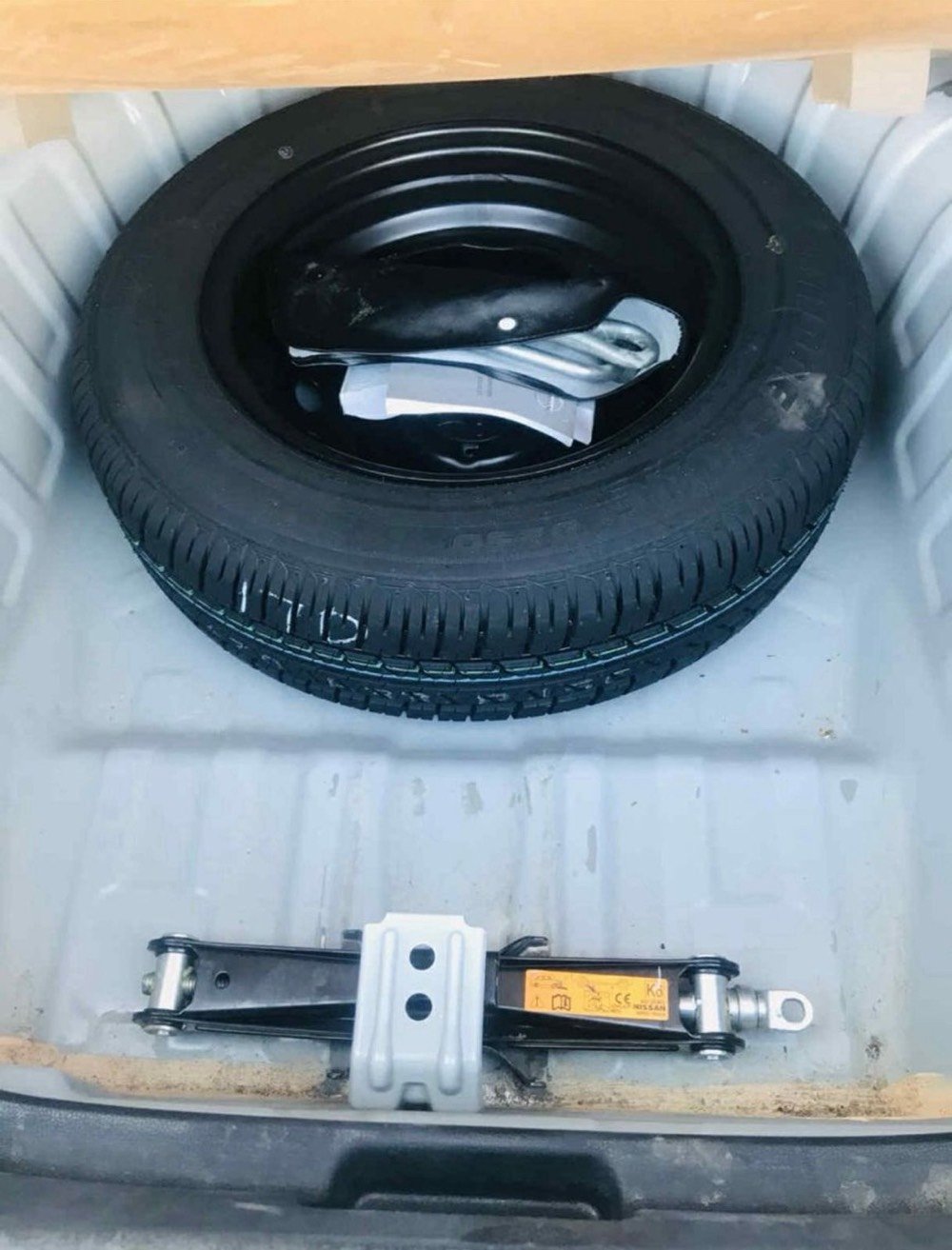 السلام عليكم نيسان سني هندي بليته زركه موديل 20رقم بغداد بااسمي تحويل ثاني يوم ثاني يوم مكفوله من الصبغ والتبديل ماعده چاملغ خلف السائق بي بارد سياره عليه ادامه كامله قبل سبوع سويته يم بلال نيسان صدر جديد تخم تاير جديد سياره ماناقصه اي شي ماشيه 72سعرها 112وبيه مجال حق الجيه ***********مكان السياره بغداد الغزاليه