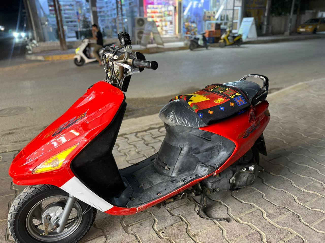 سلام عليكم دراجه فراشه البيع مكفوله  الدراجه مضمومه ماتطلع شعله ومعدل تشك الكاع نضيفه السعر 350 وبيه مجال الشراي المكان طوريج الرقم ***********
