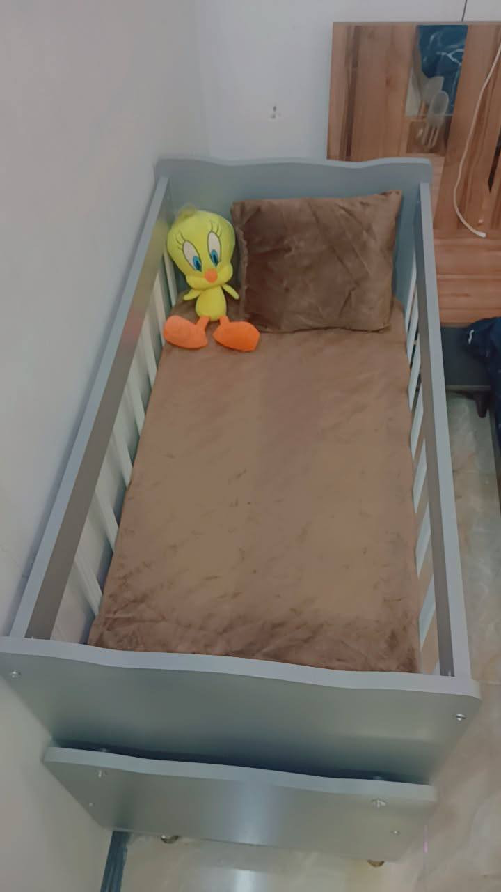 سرير مستخدم 3 اشهر فقط جدا نضيف وجديد واليدات بعدها ممشدوده وينفتح من جانب ع سرير الام ماخذته 150 وبي مجال


**إذا كنت صاحب هذا الإعلان وتريد حذفه لأي سبب، رجاءا أرسل رسالة إلى الدعم الفني**