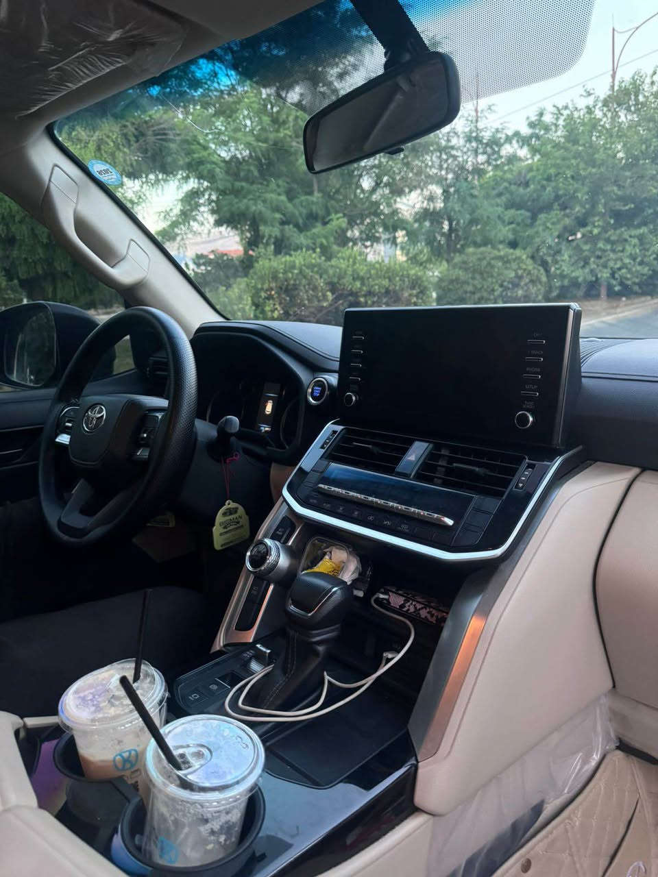 Toyota Land Cruiser Gx 2022 
شەریکەی سازە ٥٥ هەزار رۆشتوە بێ بۆیاخ بستێ pdr هەیە بەناوی خۆمەوەیە هەموو گیانی بەشەرت 
کامل کراوە بە gr 
شوێن سلێمانی 
*********** 
*********** السليمانية, العراق
