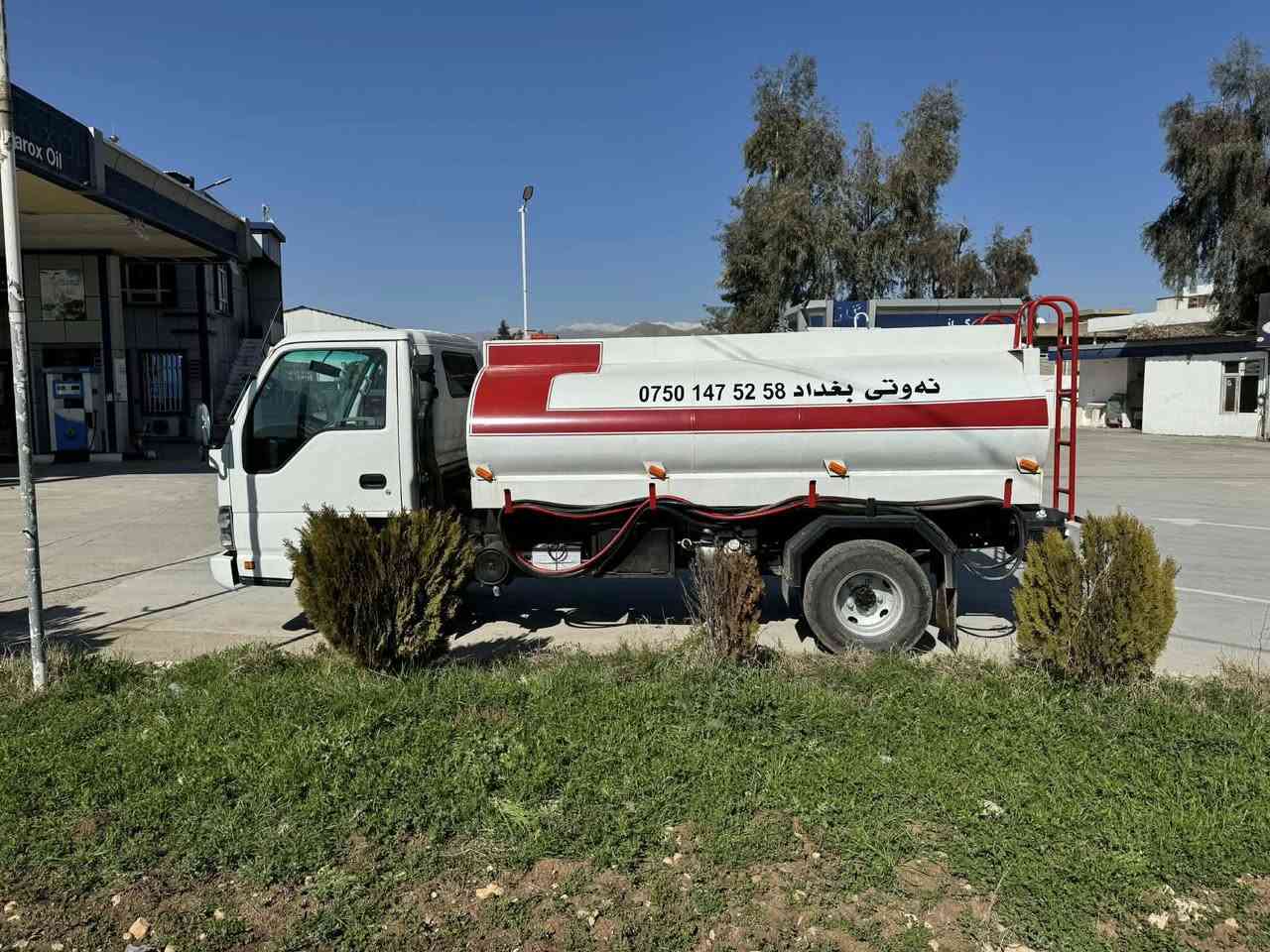 ئایزوزو  2008 بێ بۆیاخ  تانکی شەش هەزار  تاقم تایەیی تازەیە جوپلسنن   سۆندەو ماتۆری تازەی لەگەلە  سەیارەیەکی بێ مەسرەفەو مالیی دۆستە
***********
***********
