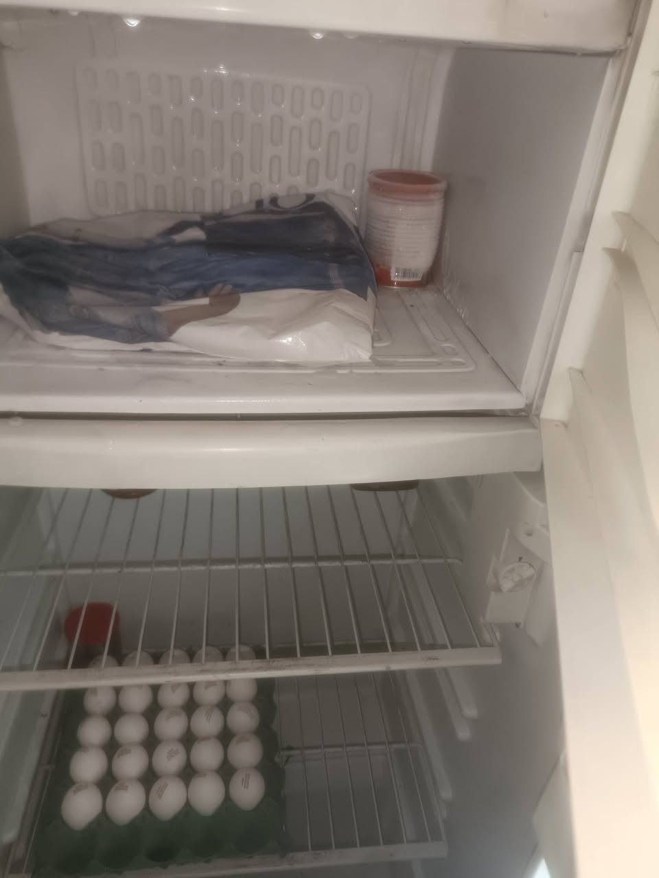 للبيع بغداد الدورة البعيثة اثنينهم 300 سبلت داخلي ابو الخرطوم وثلاجة ...***********....
