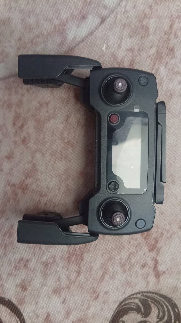 Dji mavic pro نضافة ٩٥٪
استعمال جدا بسيط
ماشية ٦٤٨٣ متر 
٥ بطاريات اصليات
جوستك الاصلي مالتهة ممبدل ولا مفتوح +ريش احتياط تخمين 
السعر مليون ١١٠٠ بيه مجال بسيط 
***********
وتساب
