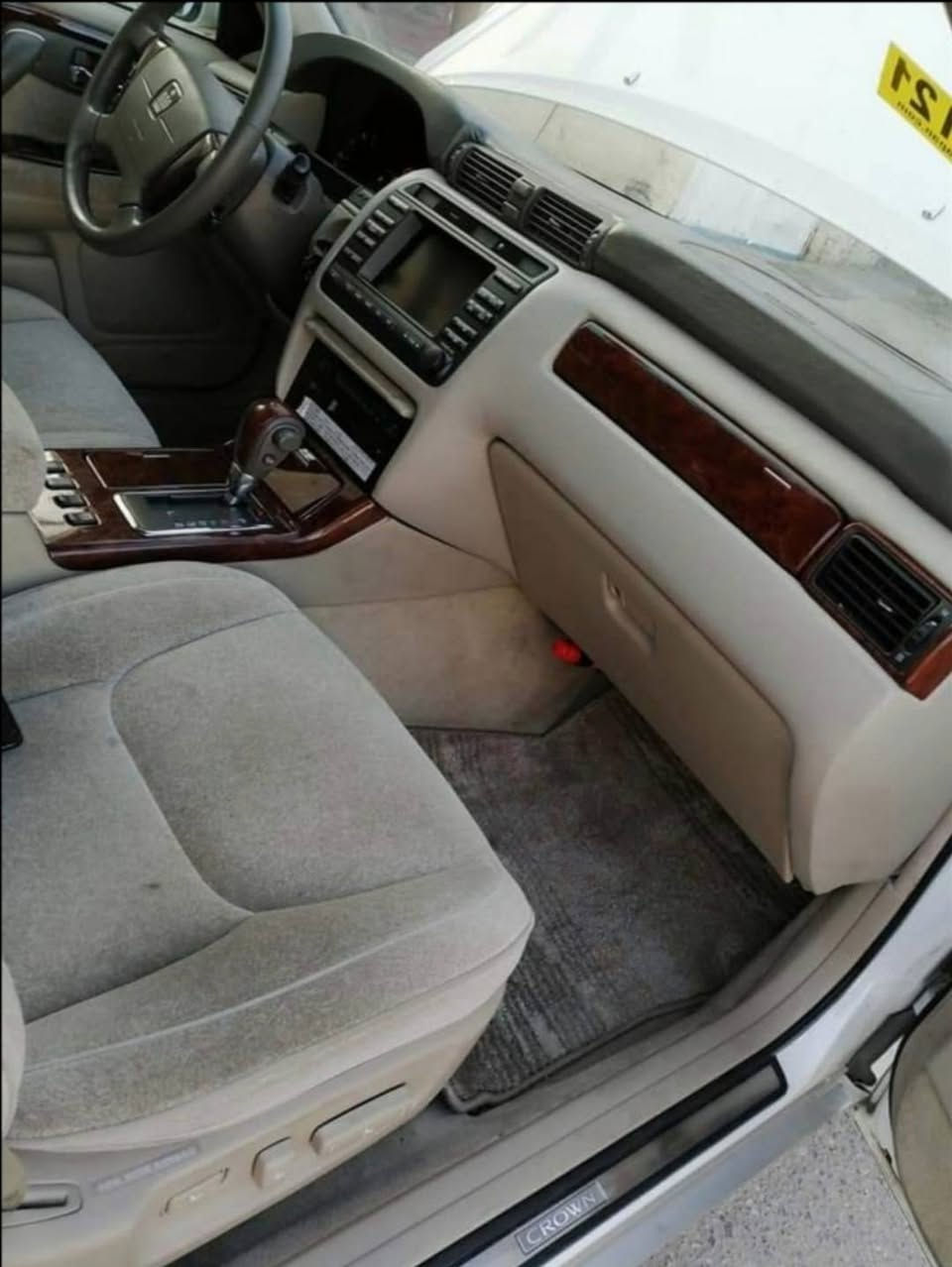 السلام عليكم
جنون ملكه للبيع 
٤ دكم كرستال اصل
تبريد خلفي وثلاجه وبرده خلفيه 
شاصي ٧٥ 
رقم بصره الماني قرار ٤٨ بأسمي شرط المداور
السعر 155
 تلفون ***********
