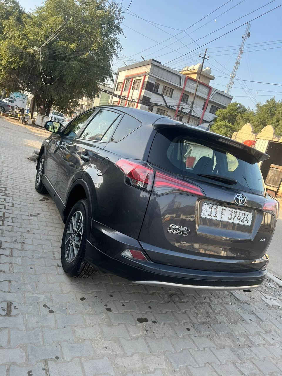 راف4 موديل2018Xle
رقم بغداد هزة وسنوية جدد وبأسمي
جاهزة للاخير صبغ ٣ قطع بدون دواخل وصور الظرر مرفقة
كير ومكينة مكفولات ماشية ٦٠الف 
معروفة مواصفاتهة فتحة وشاشة وكامرا وتحكم ستيرن رادار تحديد مسار وبقية المواصفات المعروفة
عارضهة ١٥٢ وبيهة مجال 
مكان السيارة بغداد مقابل مرور الطوبجي
للاستفسار الاتصال ***********
