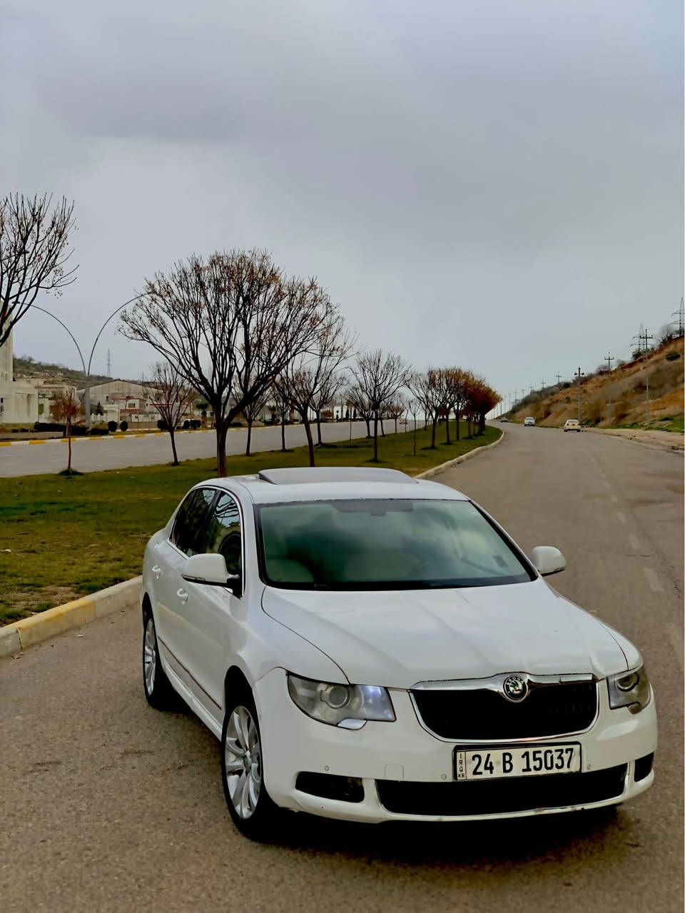 Skoda SUPER B 
2013 
1 قتعه و نیف صبغن 
بئ داخلی بئ ئایرباگ 
گئر و مه‌کینه ب شه‌رت 
سیاره بئ مه‌سرفه 
سعرا وئ 98$ و مه‌جال 
300$ غرامه یئل سه‌ر 
.
.
.
سكودا سوبر ب 
٢٠١٣ 
قطعه و نص صبغ 
بدون دواخل بدون ايرباك  
كير و محرك بشرط 
سياره بدون مصرف 
جديده 
سعر ٩٣ ورقه و بيها مجال 
و ٣ اوراق غرامات 
.
.
.
موبايل 📲 : 0751 056 2769 دهوك, العراق
