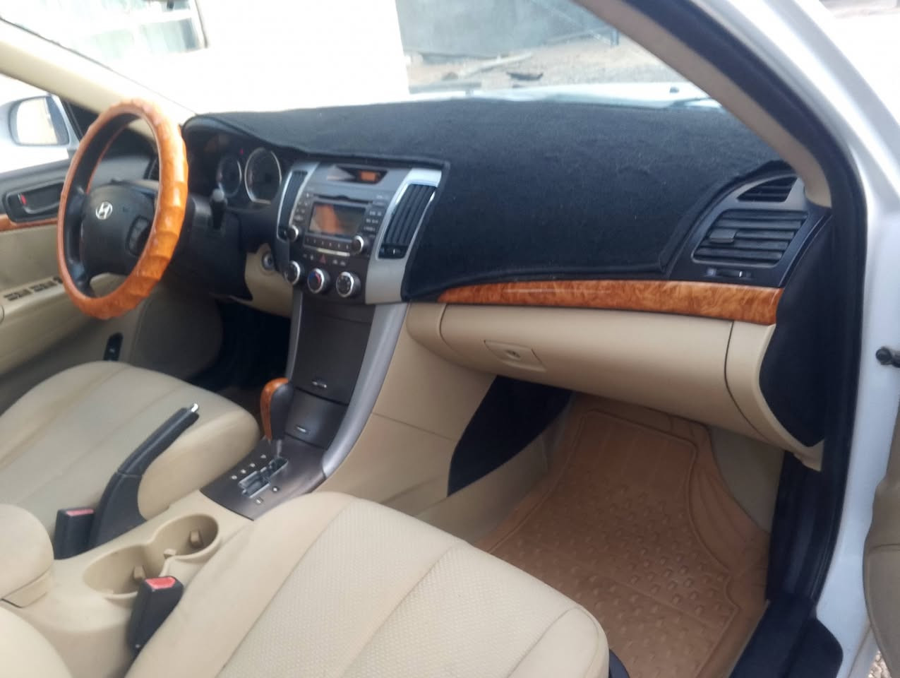 السلام عليكم للبيع سوناتا موديل 2010الاستفسار ***********
