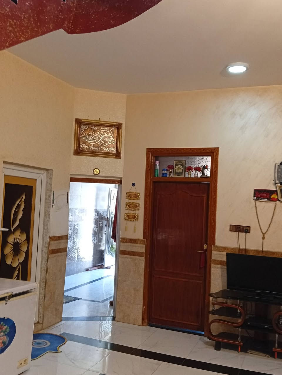 سلام عليكم بيت للبيع
المساحة 120
الموقع حي الزهراء شارع الصب قرب المدارس الصينية 
بناء البيت كونكريت مسلح يحتوي على غرفة وصالة واستقبال ومطبخ وصحيات داخلية وخارجية 
السعر 97وبي مجال بسيط للشراء 
الاستفسار اكثر الاتصال على الرقم 
***********
