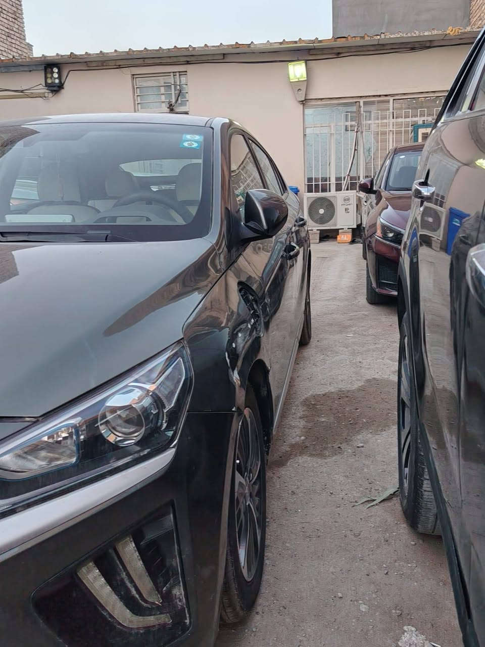 سلام عليكم من رخصه الادمن محترم 

ايونك هونداي 
موديل 22 حلوه جديده 
3 انضمه هايبرد بانزين شحن 
رقم ديالى بأسمنه شرط تحويل
السعر ١١٠ وبيه مجال للشراي 
((بييييع او مراووووس )) 
ماشيه ٤٥ بلنسبه لموديلها ماشيه قليل جدا 
الضرر //  تبديل بنيد وجاملغ وصور حادث مرفق وصار بيه طخه خفيفه عدنا انبيعه علا وضعها فديو مرفق بالمنشور 
الموقع ديالى بعقوبه
 ***********
