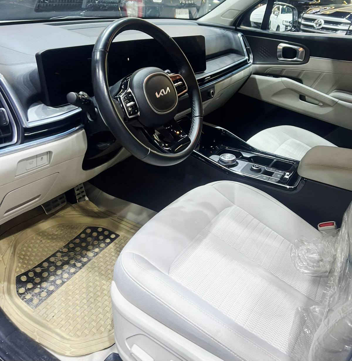 كـيا سورنتو 2025 رقم بغداد تحويل مباشر كفاله عامه من كلشي
ضمان دوليه  5سنوات
وضمان سنه صيانه
ماشيه 21000K
🔴محرك 3.5 لتر بقوة 291 
🔴كير ماوس 8 سرع 
🔴دخول ذكي ( بصمة ) وتشغيل عن بعد 
🔴تحكم ستيرن 
🔴شاشة apple carplay and android auto
🔴 كاميرا خلفية دوارة
🔴حساس امامي وخلفي 
🔴 كراسي كهرباء 
🔴 صندوق كهرباء 
🔴 7 راكب
🔴 3 قطع تبريد 
🔴 مانع انزلاق 
🔴 وضعيات قيادة 
🔴 مساعد نزول المنحدرات 
🔴زر تشغيل واطفاء الحساسات 
🔴اوتو هولد
🔴ويل حجم 20
🔴 شحن لاسلكي
السعر((325)) مكان السيارة بغداد اتصل ع الارقام
***********
***********
