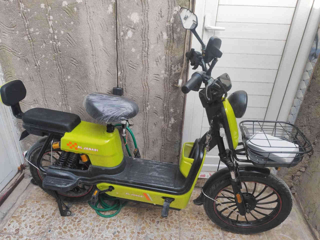 للبيع للبيع مكاني نجف السعر٣٠٠
وبي مجال لشراي تفضل خاص وسهله مستعمل نظيف واتصال.***********
