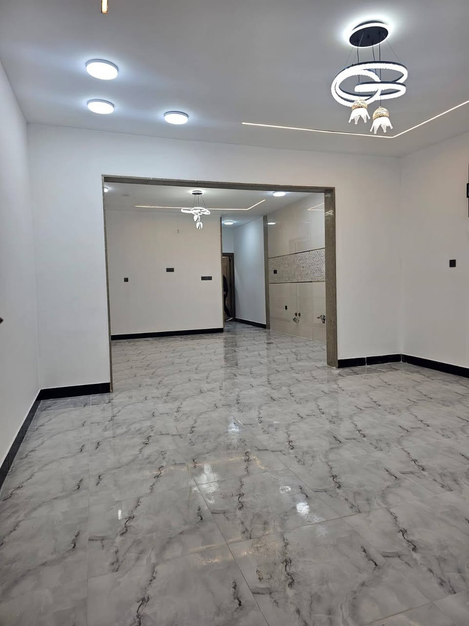 --- عقارات الموصل الحدباء ---
                  🏠 دار للبيع🏠
                💥 سعر مناسب💥

🔴 موقع الدار حي الصديق خلف جامع صلة الاحرام

🔴 مساحة الدار 100 متر 

🔴 واجهة 5 متر.. فرع صبه

🔴 بناء حديث موقع ممتاز

🔴 طابقين معزولين تمامآ  

       ////////////////////////////////////
 لمعرفة التفاصيل والسعر يرجى زيارة المكتب او الاتصال على 
 الرقم            ***********

💥 نستقبل جميع طلباتكم وعروضاتكم.....
