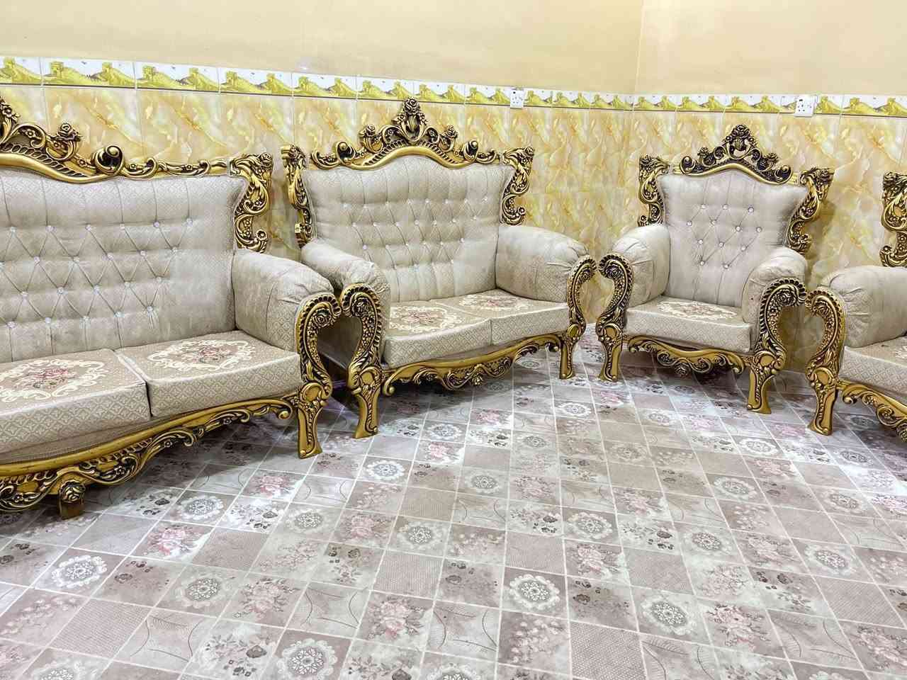 تخم زان ملكي 16مقعد نضيف كلش 
مابي اي ضرر السعر 650وبي مجال 
العنوان كربلاء سيف سعد 
للأستفسار ***********
