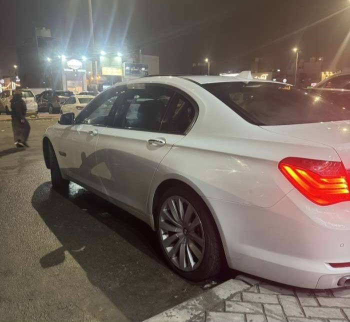 السلام عليكم
📌#ادوات_ادوات) بيع فقط بدون مراوس سيارة . BMW. موديل 2012 حجم   740i  وكاله الغانم دخول جديد انه المستورد  السياره كفاله #السعر_95
مكان السياره بصرة ابو عباس 
***********
***********
