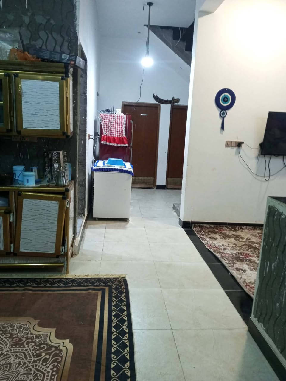 بيت بالصالحيه شارع احمد الوائلي .
‏مساحه 150 متر يبعد عن الشارع العام ٢٠٠ متر  شارعين تبليط مجاري ماشيه ع الشارع موقع جدا مميز 
‏استقبال معزوله
‏كراج سياره
‏مطبخ مفتوح على الصاله
‏غرفتين نوم 
‏حمامات داخلي وخارجي
‏موزع درج 
‏مناور اثنين 
‏البيت بي نقص سيراميك جداري فقط المطبخ والحمامات وبيتونه وستاره فقط
‏بناء جديد 2024 بلوك
‏السعر 130 ويي مجال
للتواصل على التلكرام @Martada67
او المراسله على حساب الانستكرام 52g.u


**إذا كنت صاحب هذا الإعلان وتريد حذفه لأي سبب، رجاءا أرسل رسالة إلى الدعم الفني**