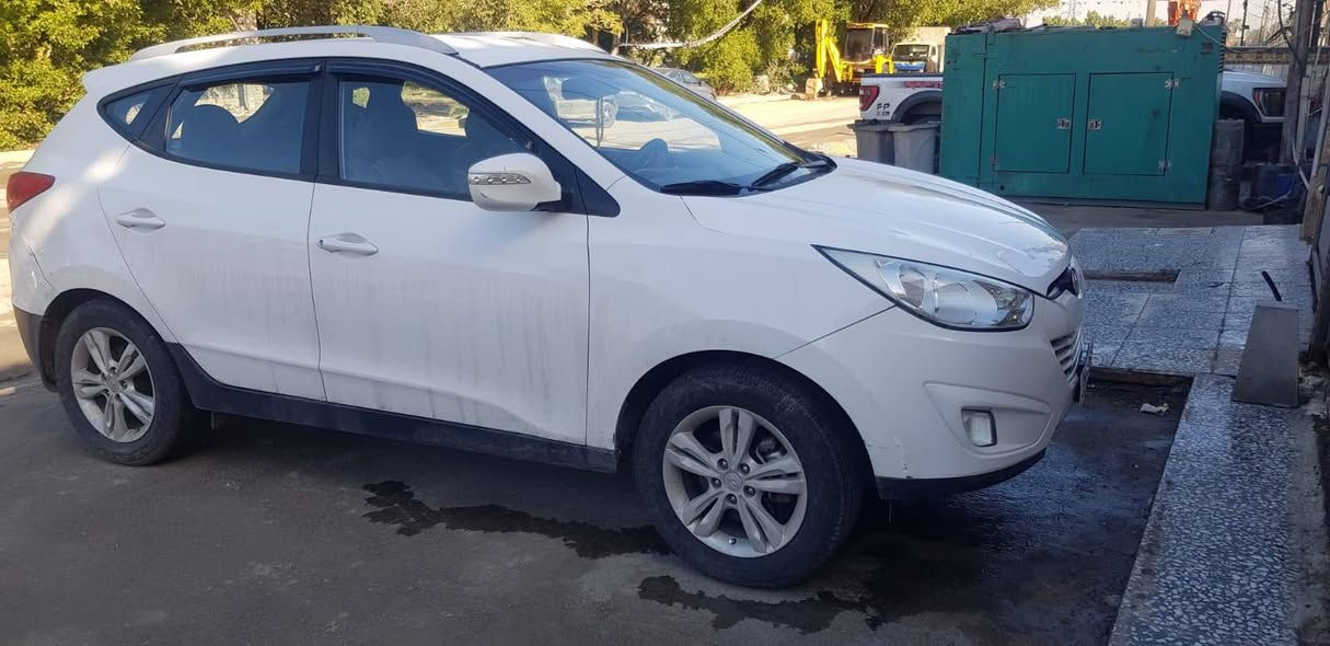 السلام عليكم توكسان م ١٢  سليمانية ماشي ١٧٠ الف تقريبا  مكانها بغداد الحبيبية  السعر ١٢٥  *********** للعلم تخم تاير قبل يومين شديت
