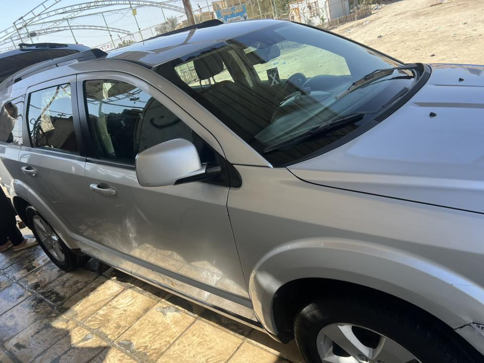 دوج جورني 2012 باسمي  مكفوله بيه. طخات بسيطه  مكينه. سته سلندر 3600
خمسه. راكب ب١١٥وبيه مجال 
***********
